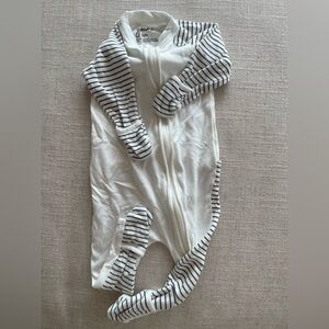 Goumi Soft White Baby Onesie